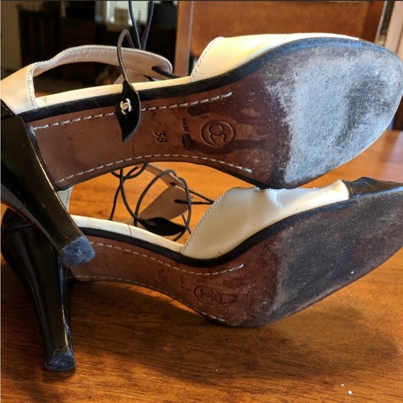 CHANEL Heels. Black and White. Size 38 - Picture 4 of 9